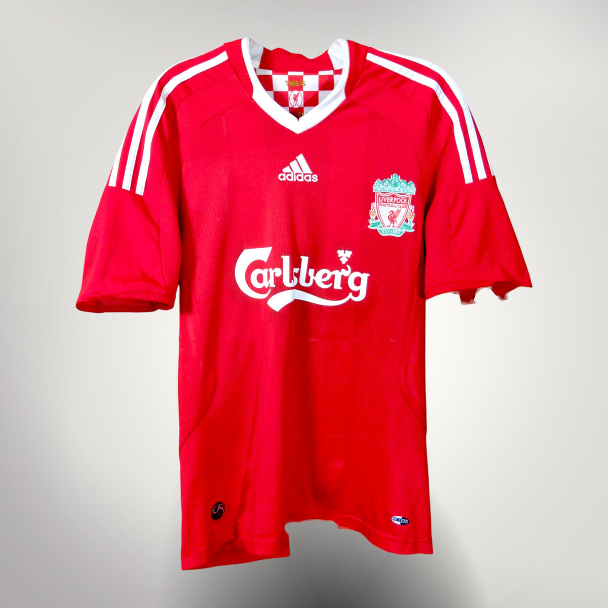 Nostalgic Football Shirts Liverpool 2008-10 thuisshirt in rood met witte adidas strepen en Carlsberg sponsorlogo