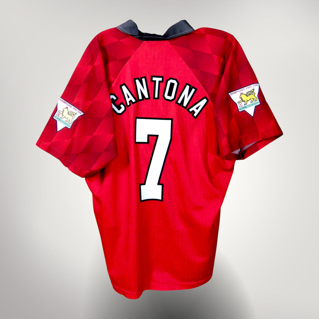 Nostalgic Football Shirts Manchester United 1996-98 thuisshirt rood met Cantona 7 bedrukking en Premier League patches