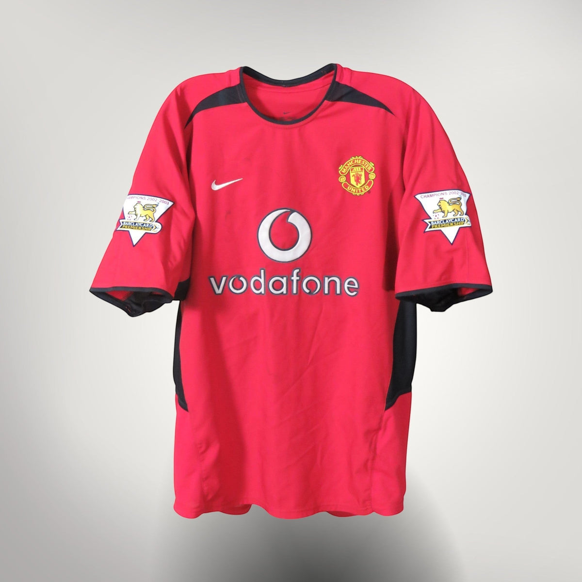 Nostalgic Football Shirts Manchester United 2002-04 rood thuisshirt met Vodafone sponsor en Nike logo