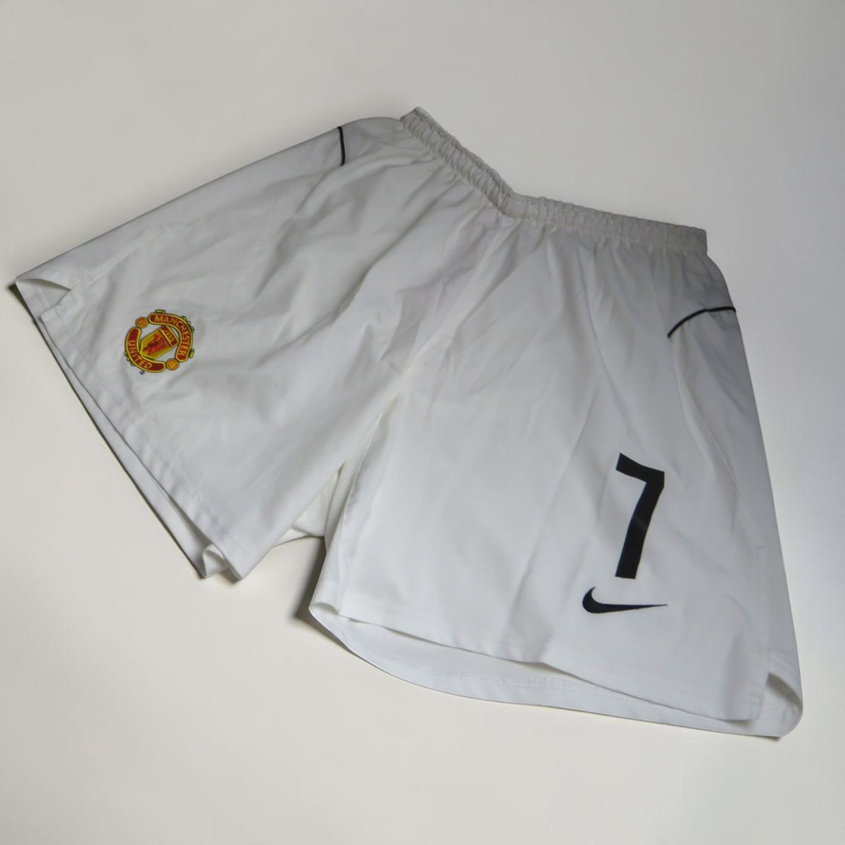 Nostalgic Football Shirts witte Manchester United voetbalshort uit 2004-06 met clubembleem en nummer 7