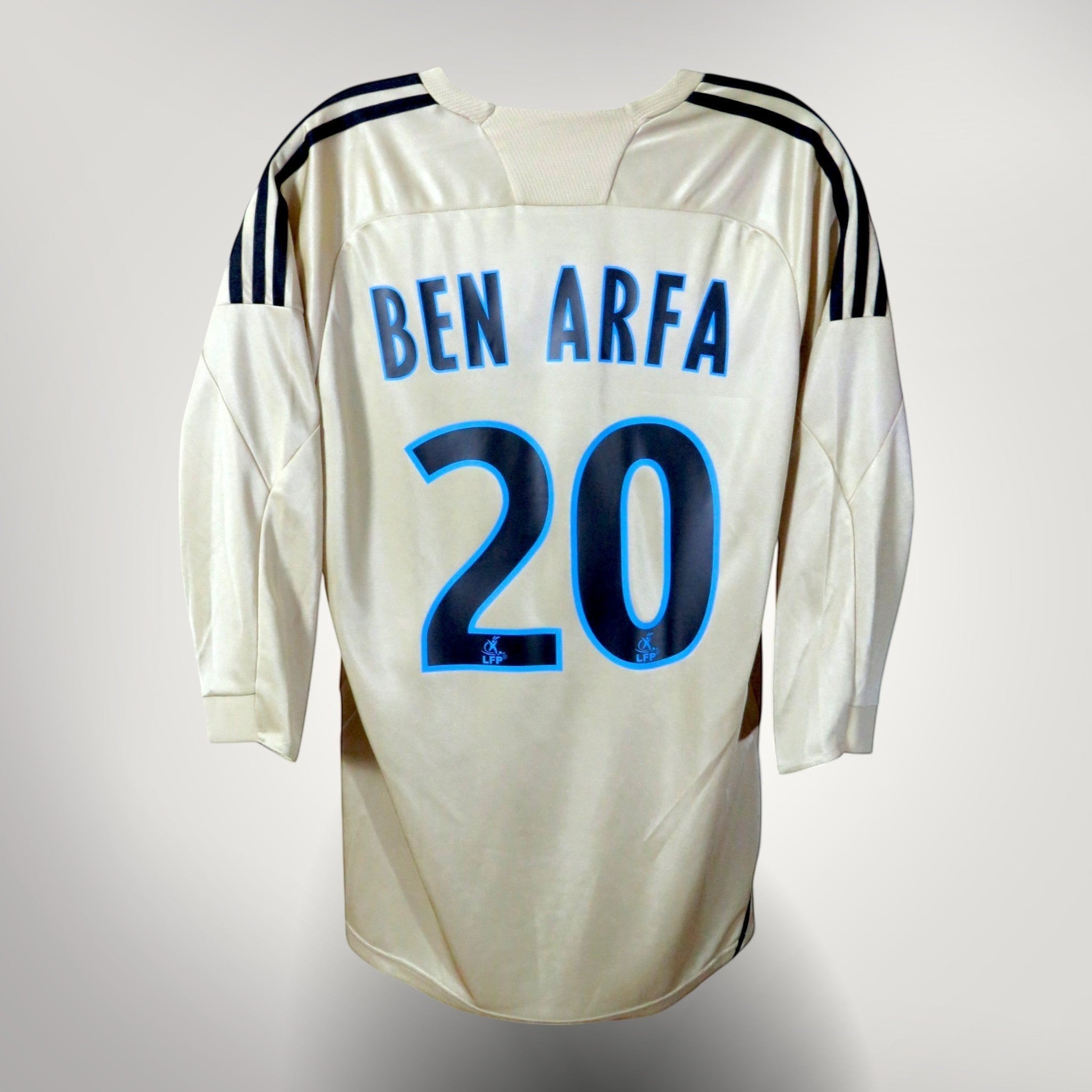 Nostalgic Football Shirts Marseille 2008-09 derde voetbalshirt in beige met Ben Arfa nummer 20 bedrukking op de rug.