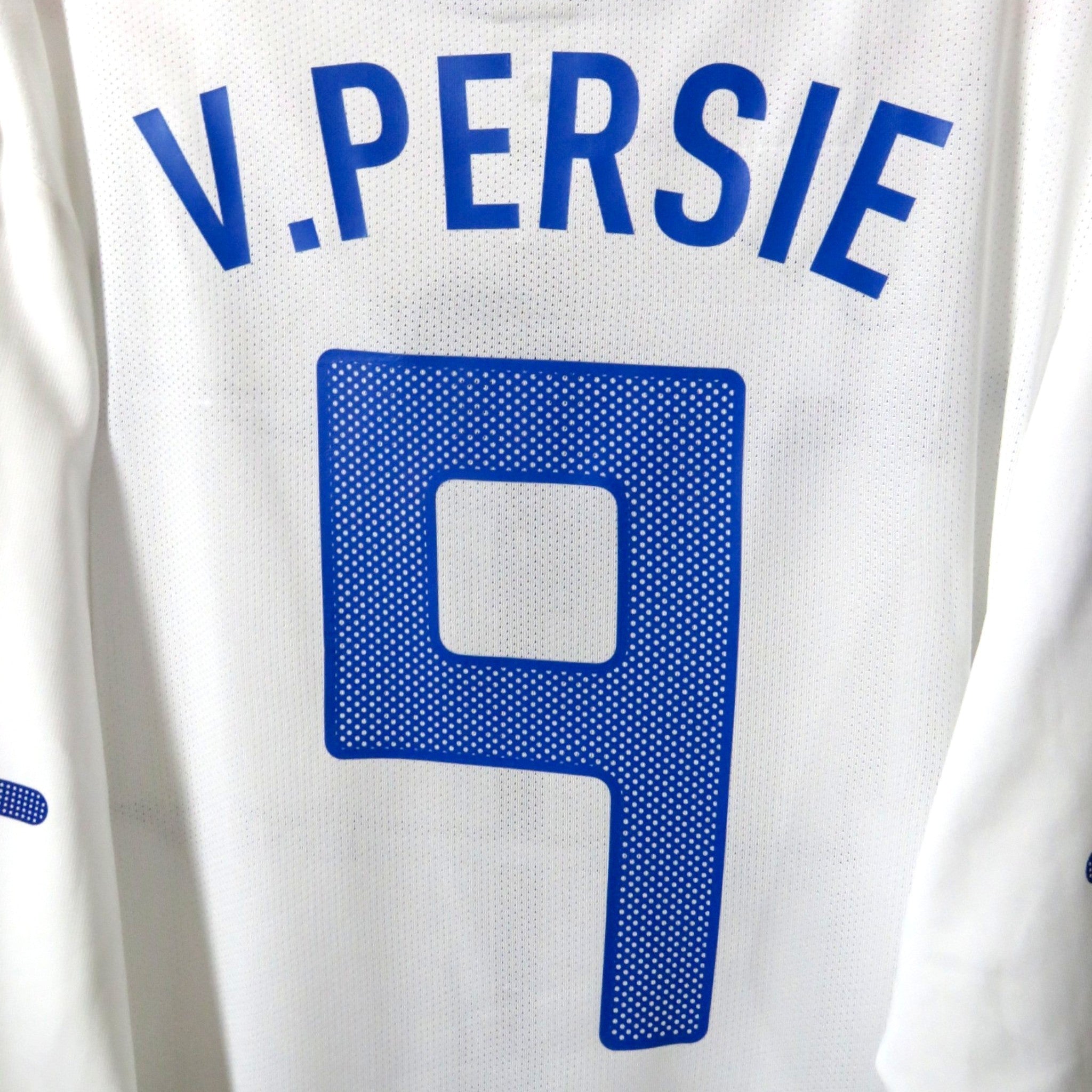 Nostalgic Football Shirts Nederlands 2010-12 uitshirt met Van Persie nummer 9 bedrukking op de achterzijde