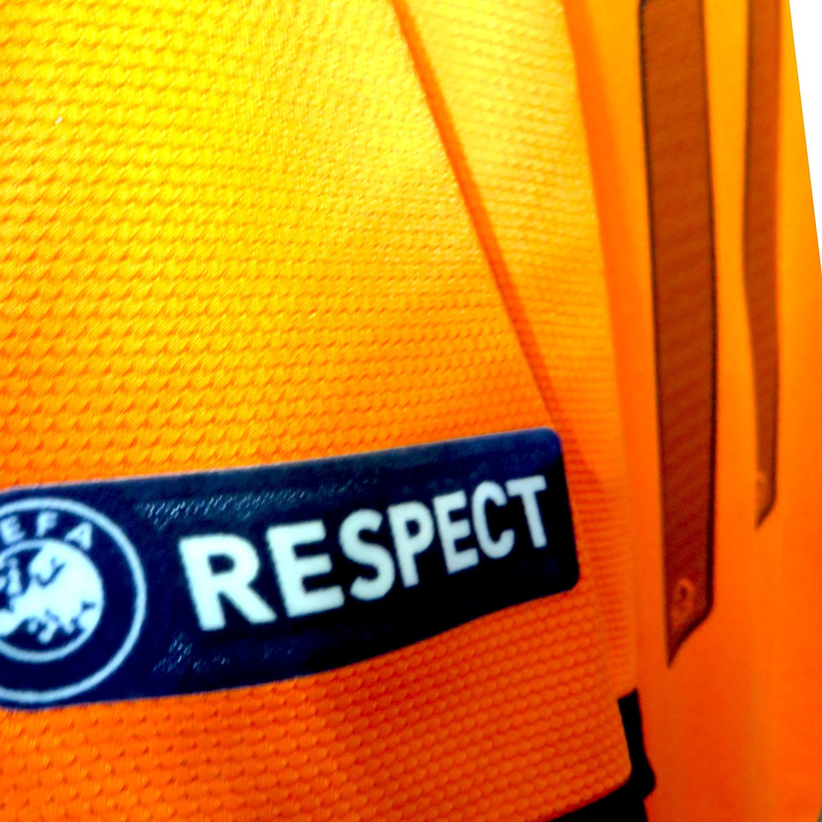 Nostalgic Football Shirts Nederlands 2012-14 thuisshirt met oranje textuur en zwarte Respect-patch op de mouw