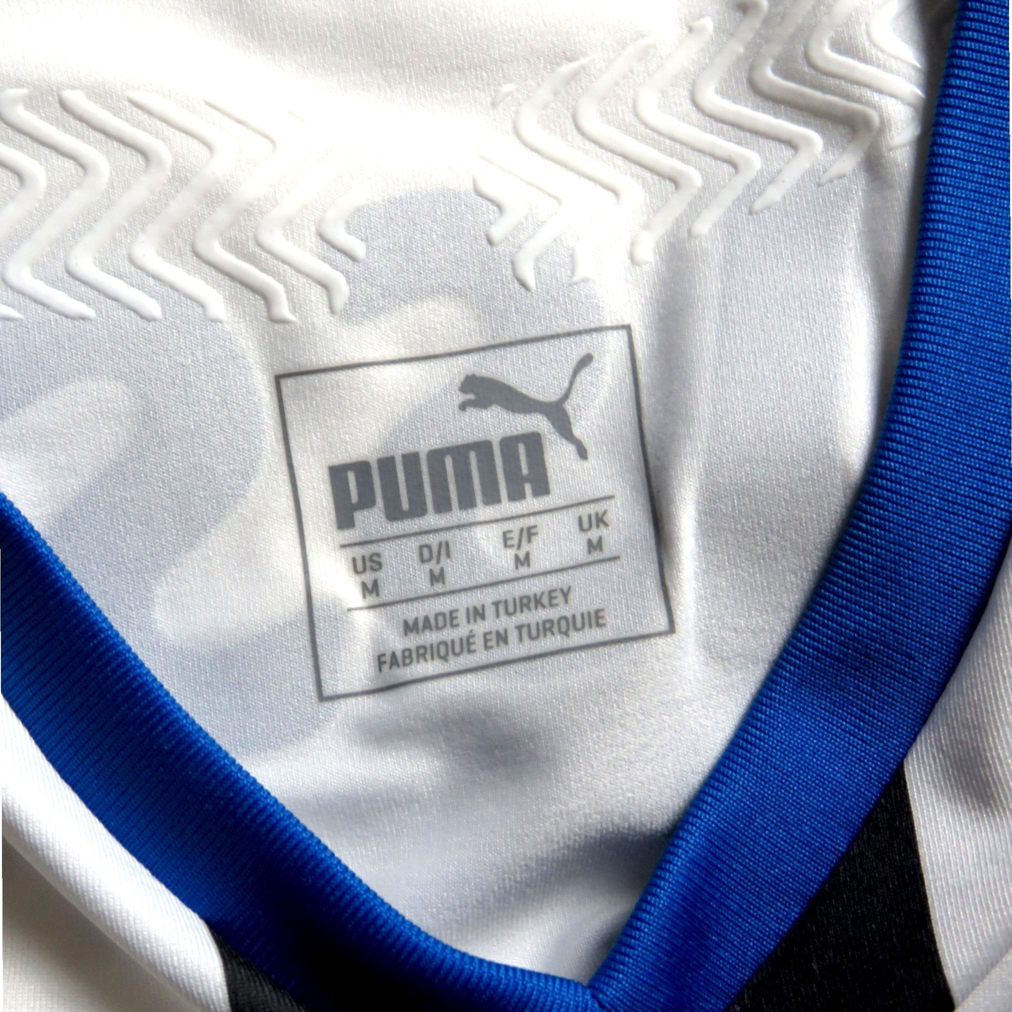 Nostalgic Football Shirts Newcastle United 2015-16 thuisshirt maat M met Puma label en blauwe kraagdetails