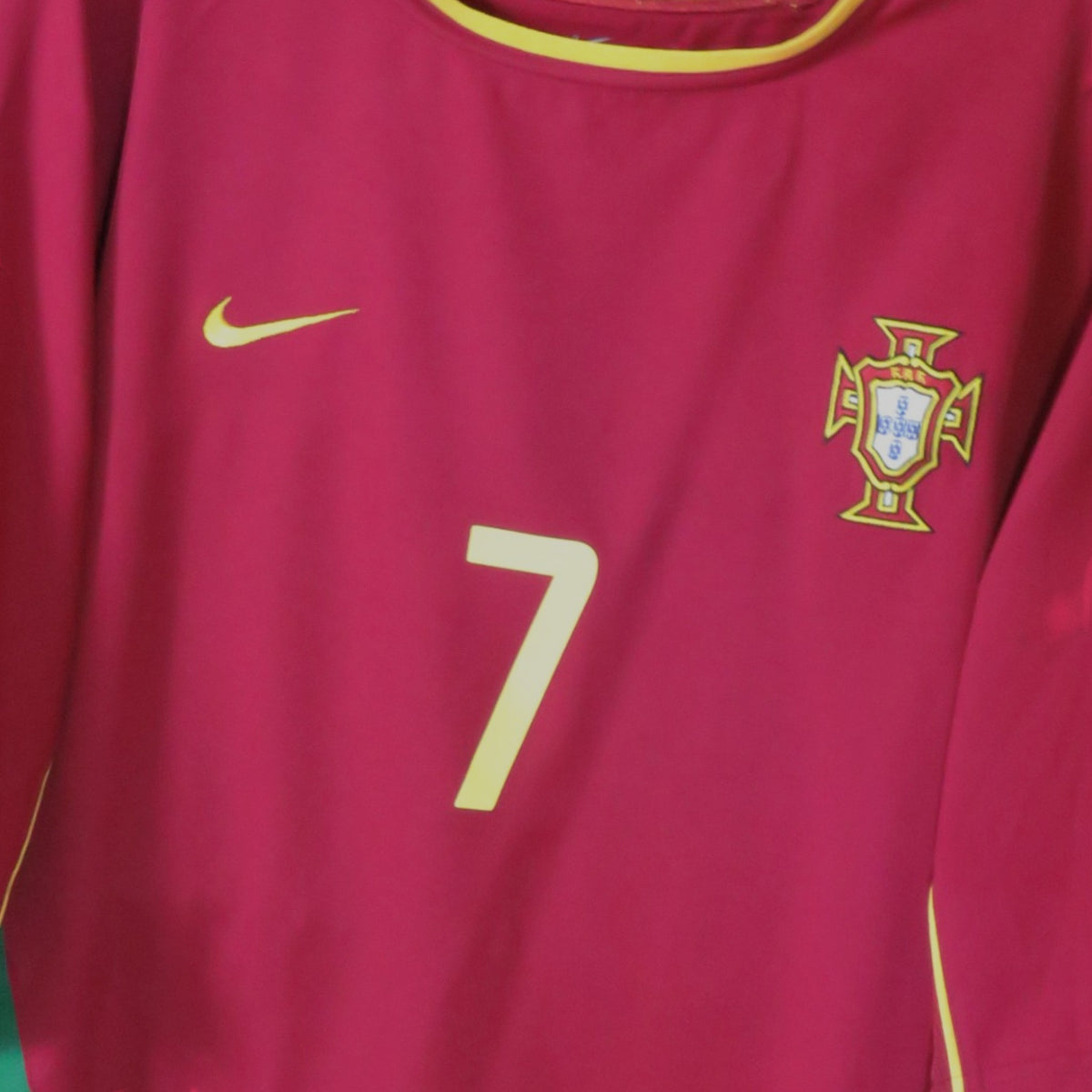 Nostalgic Football Shirts Portugal 2002-04 thuisshirt in rood met Figo nummer 7 en Nike logo op de borst