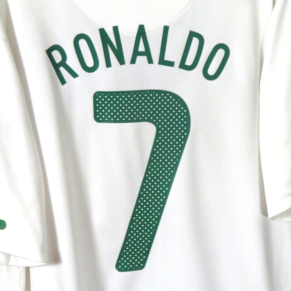 Nostalgic Football Shirts Portugal 2010-11 uitshirt met Ronaldo nummer 7 bedrukking in wit met groene details