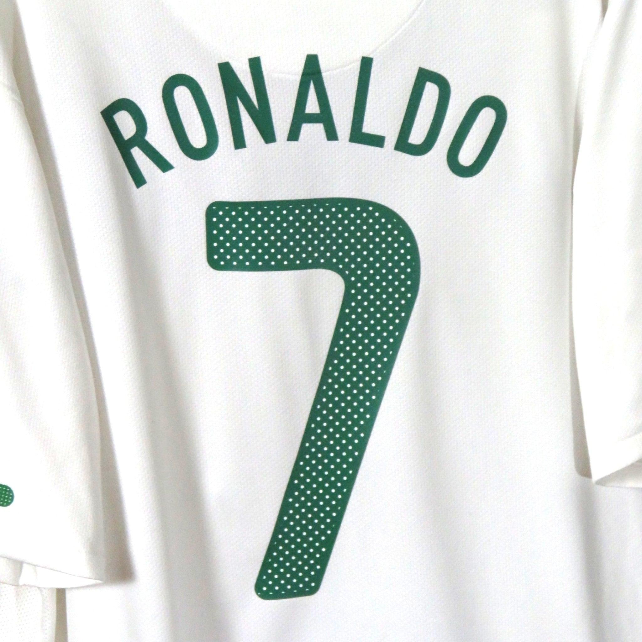 Nostalgic Football Shirts Portugal 2010-11 uitshirt met Ronaldo nummer 7 bedrukking in wit met groene details