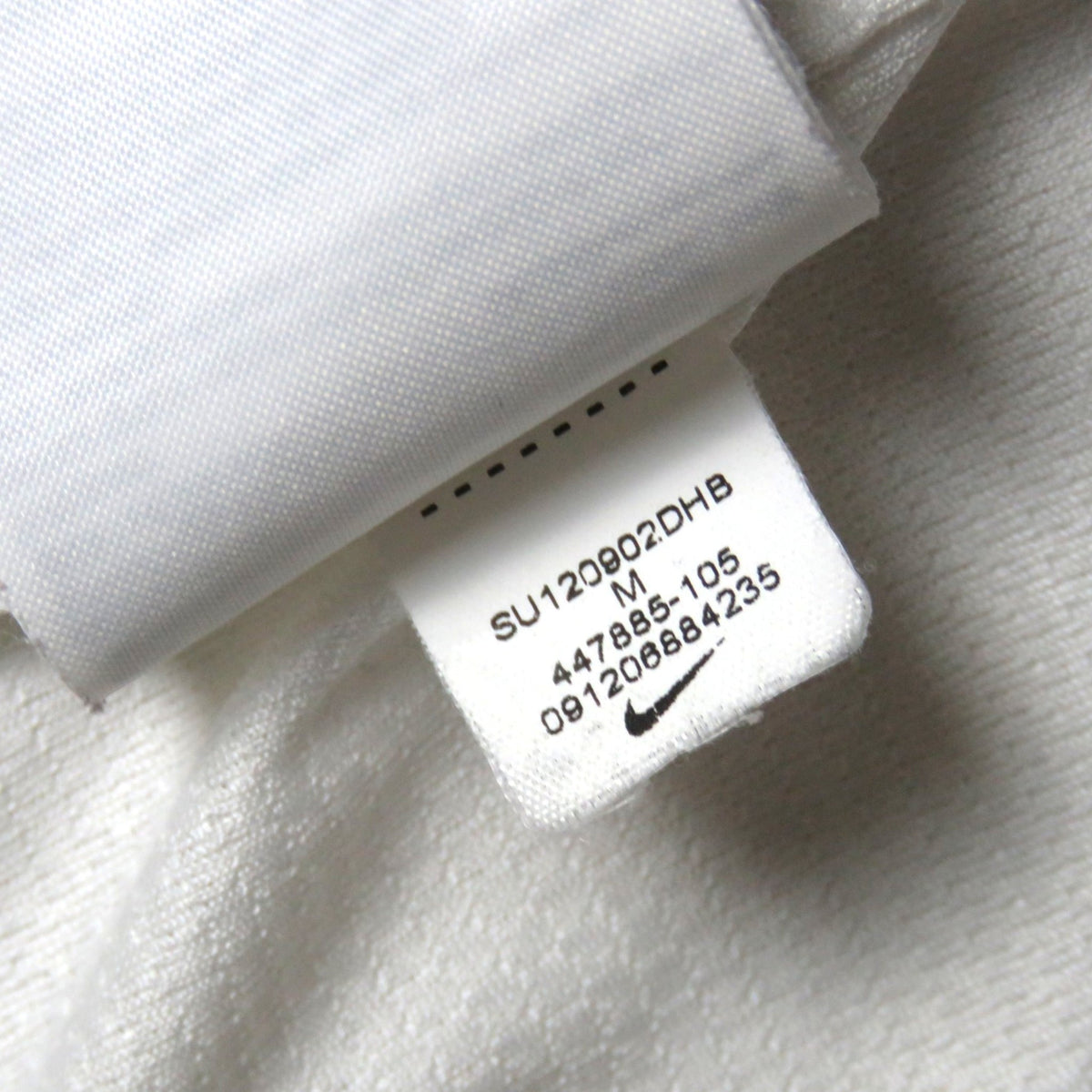 Nostalgic Football Shirts Portugal 2012-13 uitshirt maat M waslabel met Nike logo en productcode