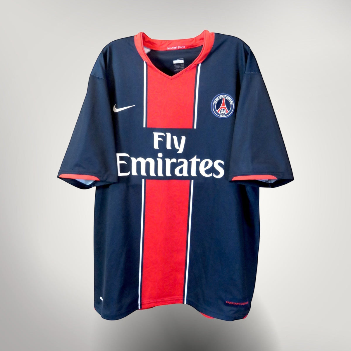 Nostalgic Football Shirts PSG 2007-08 thuisshirt in marineblauw met rode Hechter-streep en Fly Emirates-logo
