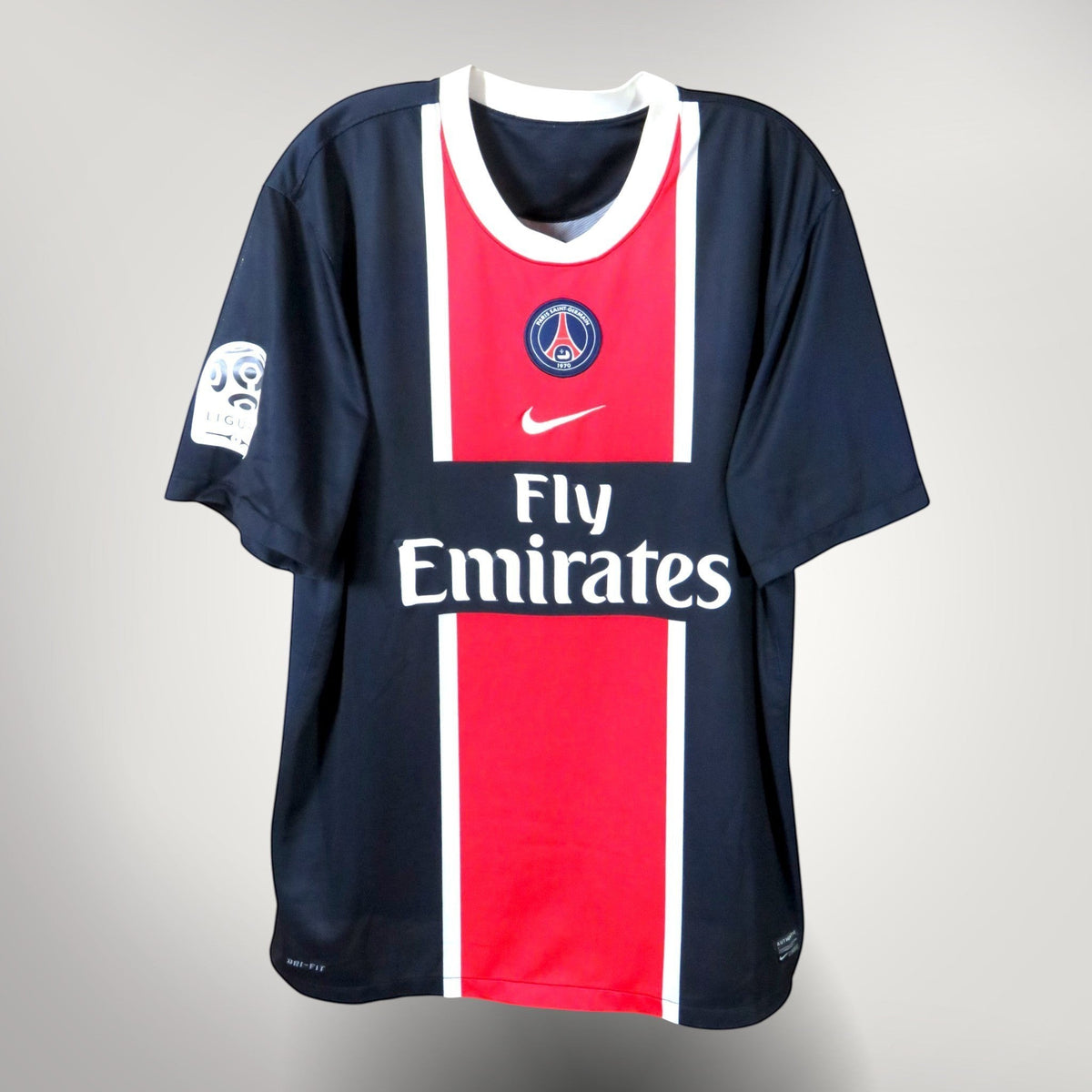 Nostalgic Football Shirts PSG 2011-12 thuisshirt in marineblauw met rode Hechter-streep en Fly Emirates sponsorlogo