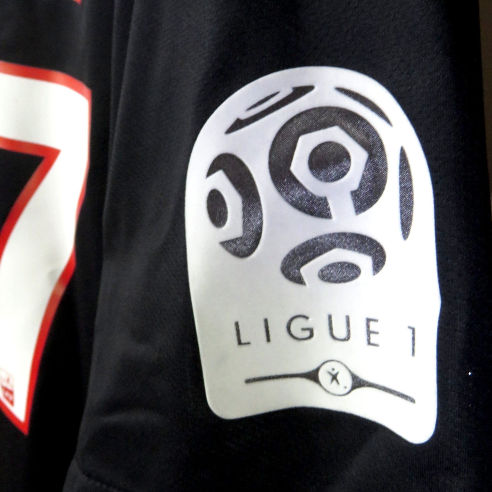 Nostalgic Football Shirts PSG 2011-12 thuisshirt mouw met officiële Ligue 1 badge en Pastore nummer 27 bedrukking