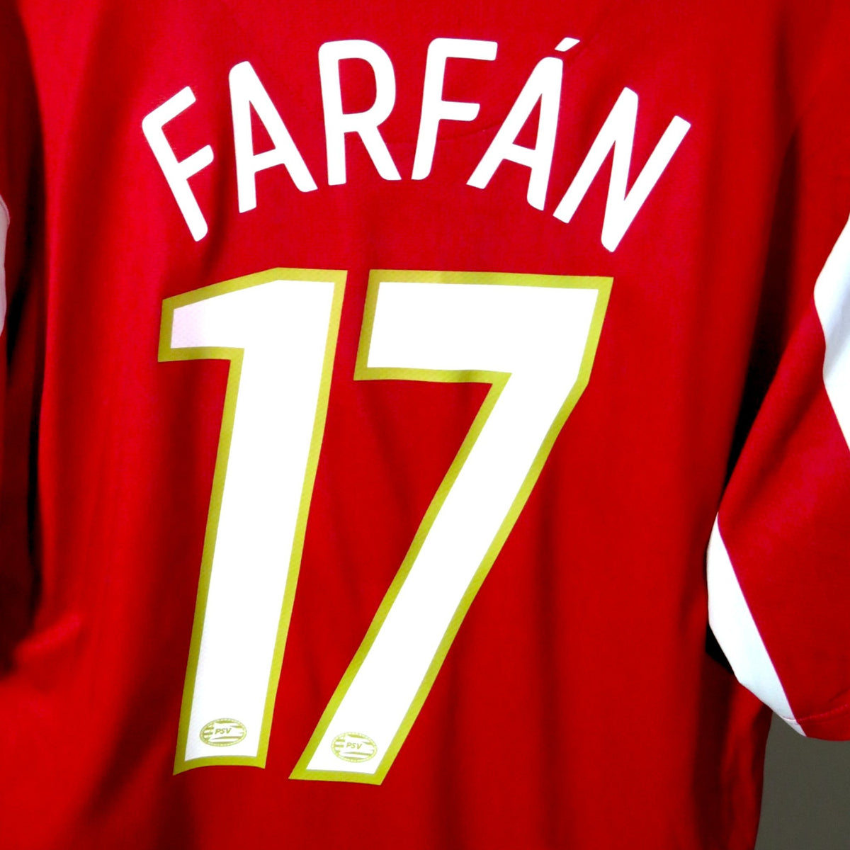 Nostalgic Football Shirts PSV 2006-08 thuisshirt rood met witte Farfan 17 bedrukking op de achterkant