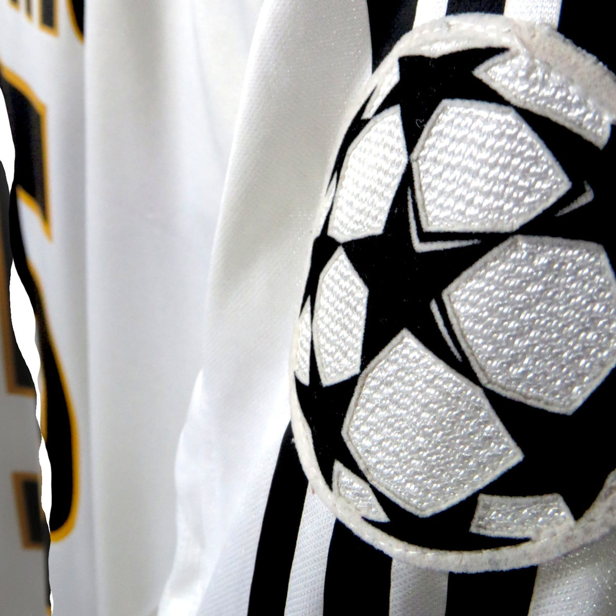 Nostalgic Football Shirts Real Madrid 2004-05 thuisshirt met geborduurde Champions League badge op de mouw