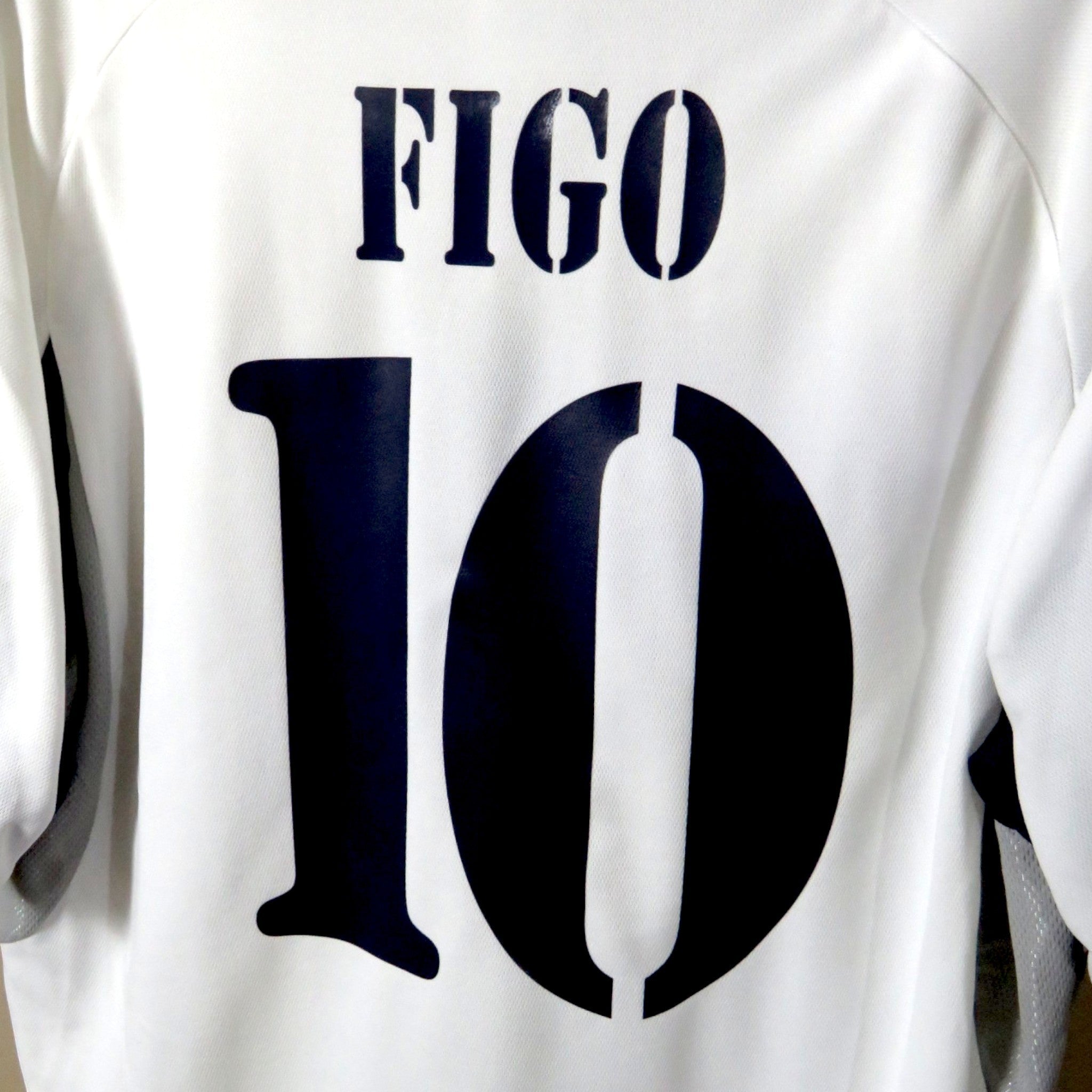 Nostalgic Football Shirts Real Madrid 2000-01 thuisshirt wit met Figo nummer 10 bedrukking op de achterzijde