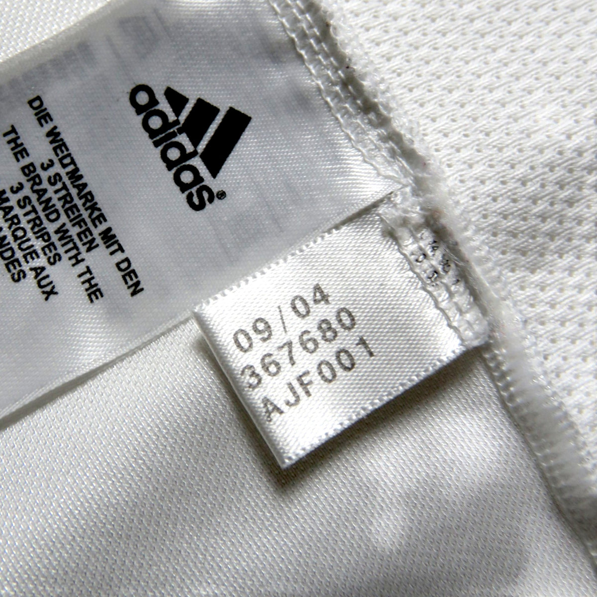 Nostalgic Football Shirts Real Madrid 2004-05 shirt binnenlabel met Adidas logo en productiedatum 09/04