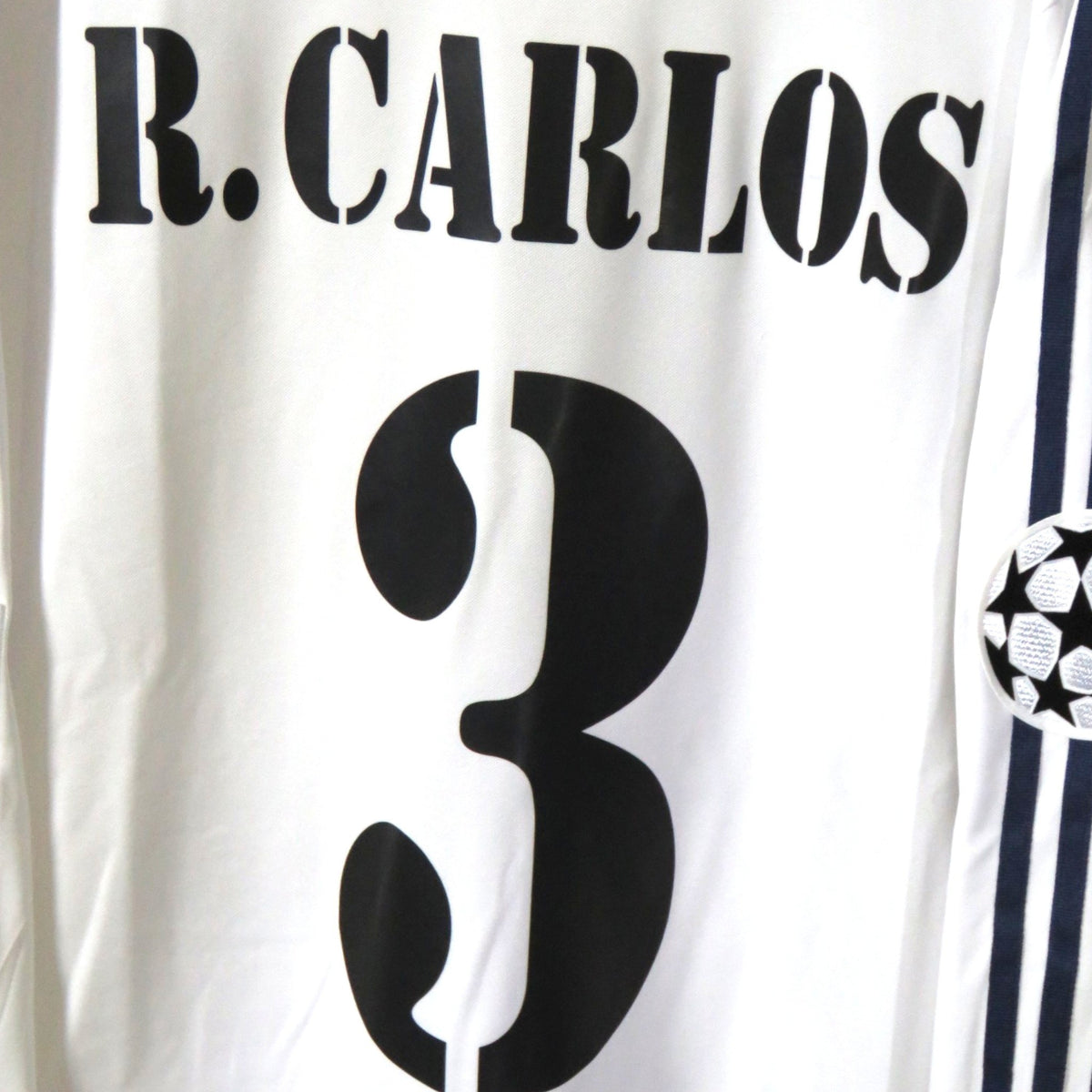 Nostalgic Football Shirts Real Madrid 2002-03 thuisshirt met Roberto Carlos nummer 3 bedrukking op de achterkant