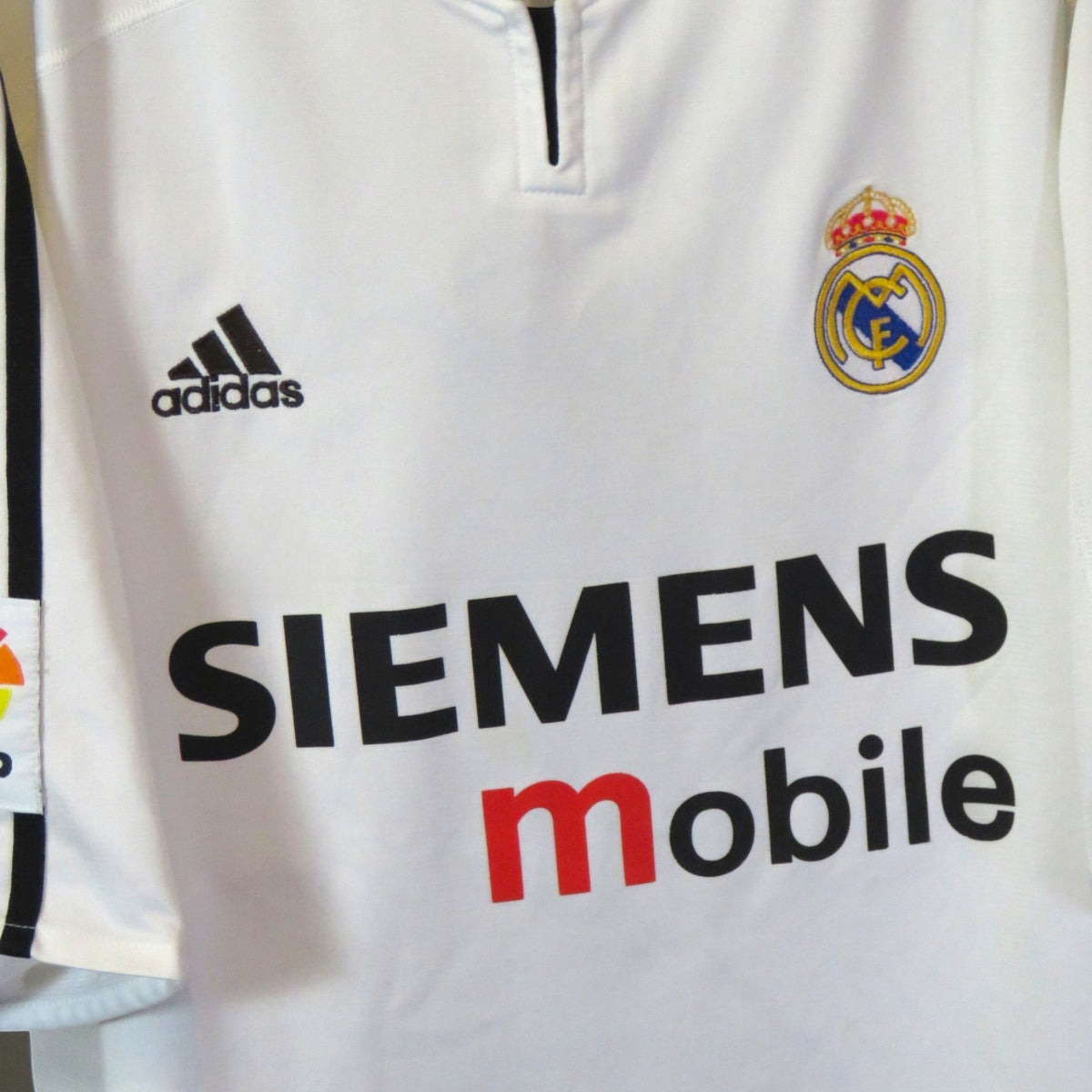 Nostalgic Football Shirts Real Madrid 2003-04 thuisshirt in wit met Siemens Mobile sponsor en Adidas logo