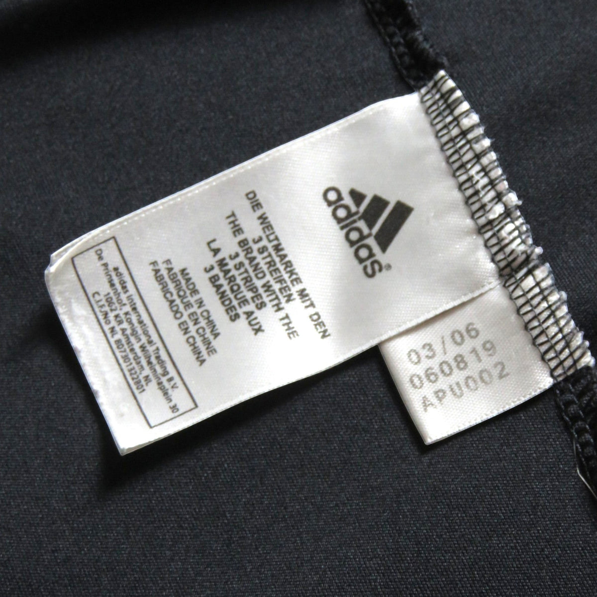 Nostalgic Football Shirts Real Madrid 2006-07 uitshirt waslabel met Adidas logo en productiedatum 03/06