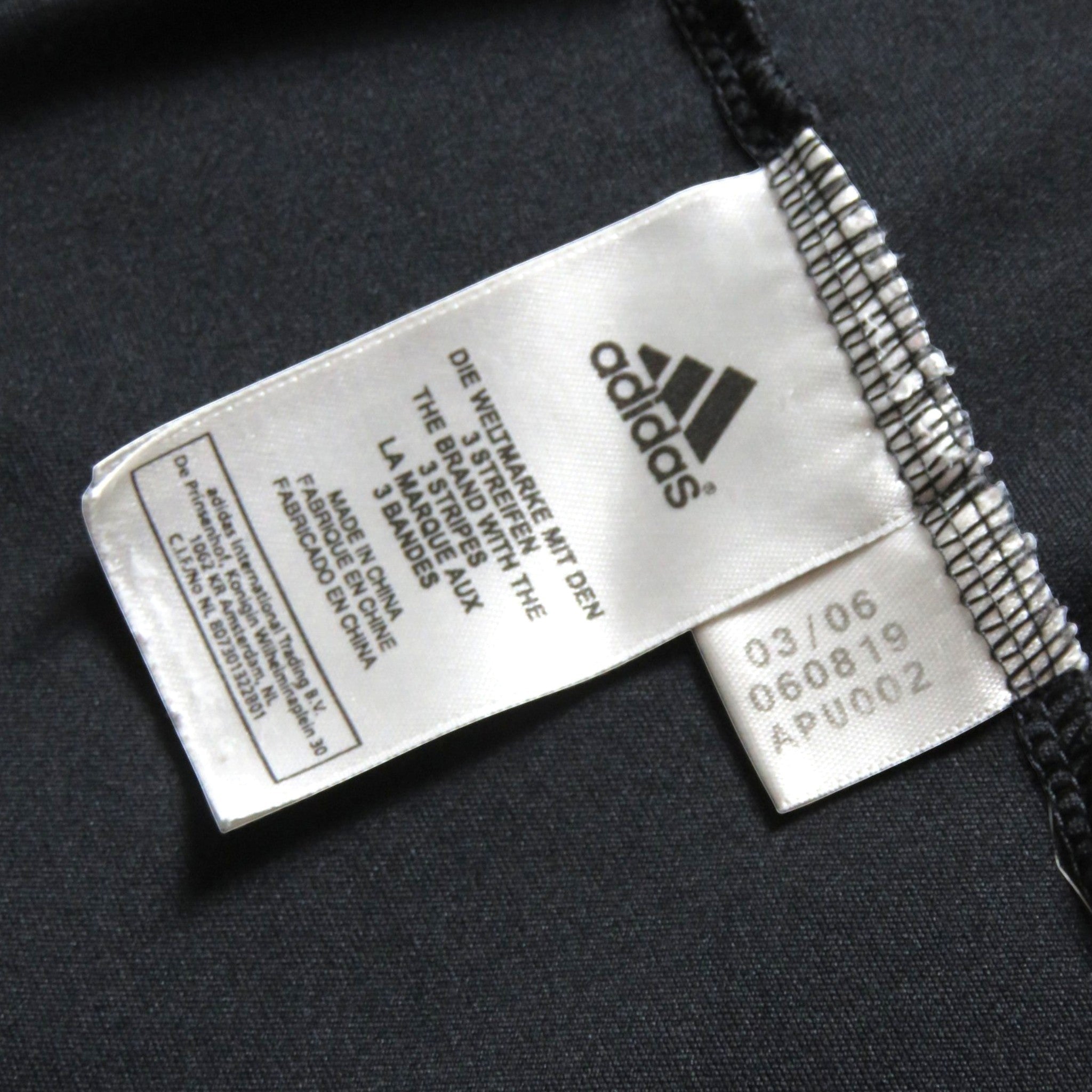 Nostalgic Football Shirts Real Madrid 2006-07 uitshirt waslabel met Adidas logo en productiedatum 03/06