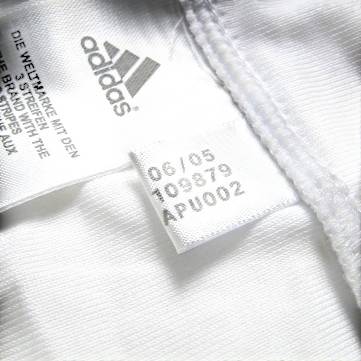 Nostalgic Football Shirts Real Madrid 2005-06 thuisshirt waslabel met Adidas logo en productiecode
