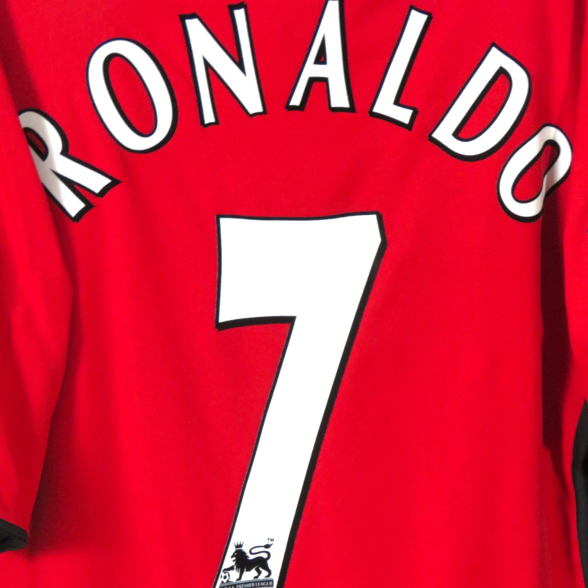 Nostalgic Football Shirts Manchester United 2002-04 thuisshirt met Ronaldo nummer 7 bedrukking op de rode achterkant