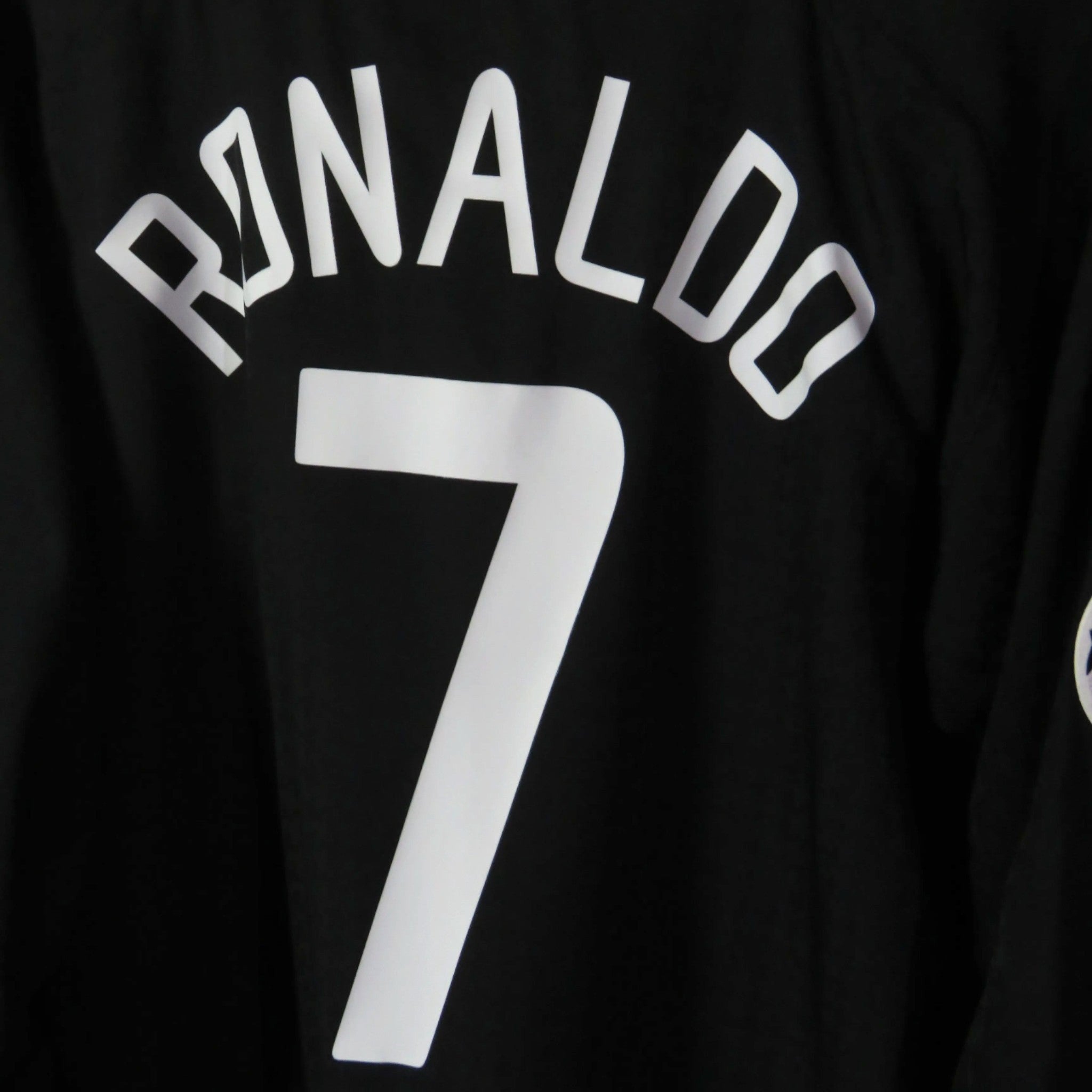 Nostalgic Football Shirts Manchester United 2003-05 uitshirt met Ronaldo nummer 7 bedrukking op de zwarte achterkant