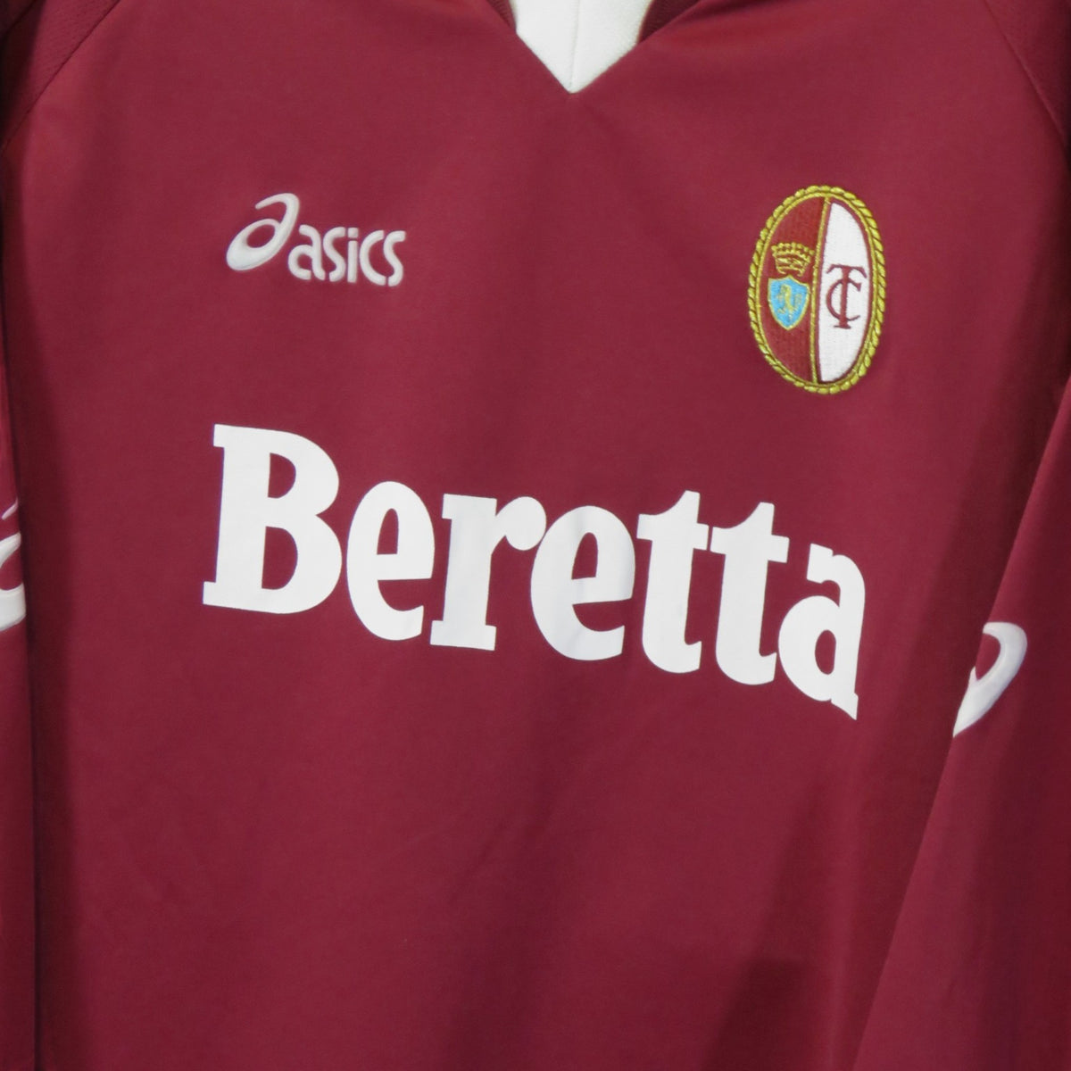 Nostalgic Football Shirts Torino 2004-05 thuisshirt in granata met Asics logo, Beretta sponsor en clubembleem.