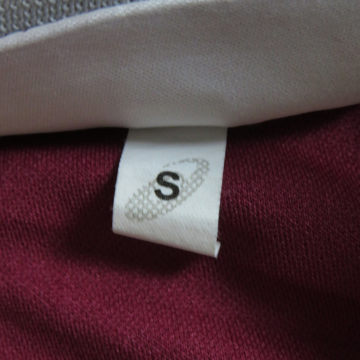 Nostalgic Football Shirts Torino 2004-05 thuisshirt maat S label in bordeauxrode stof