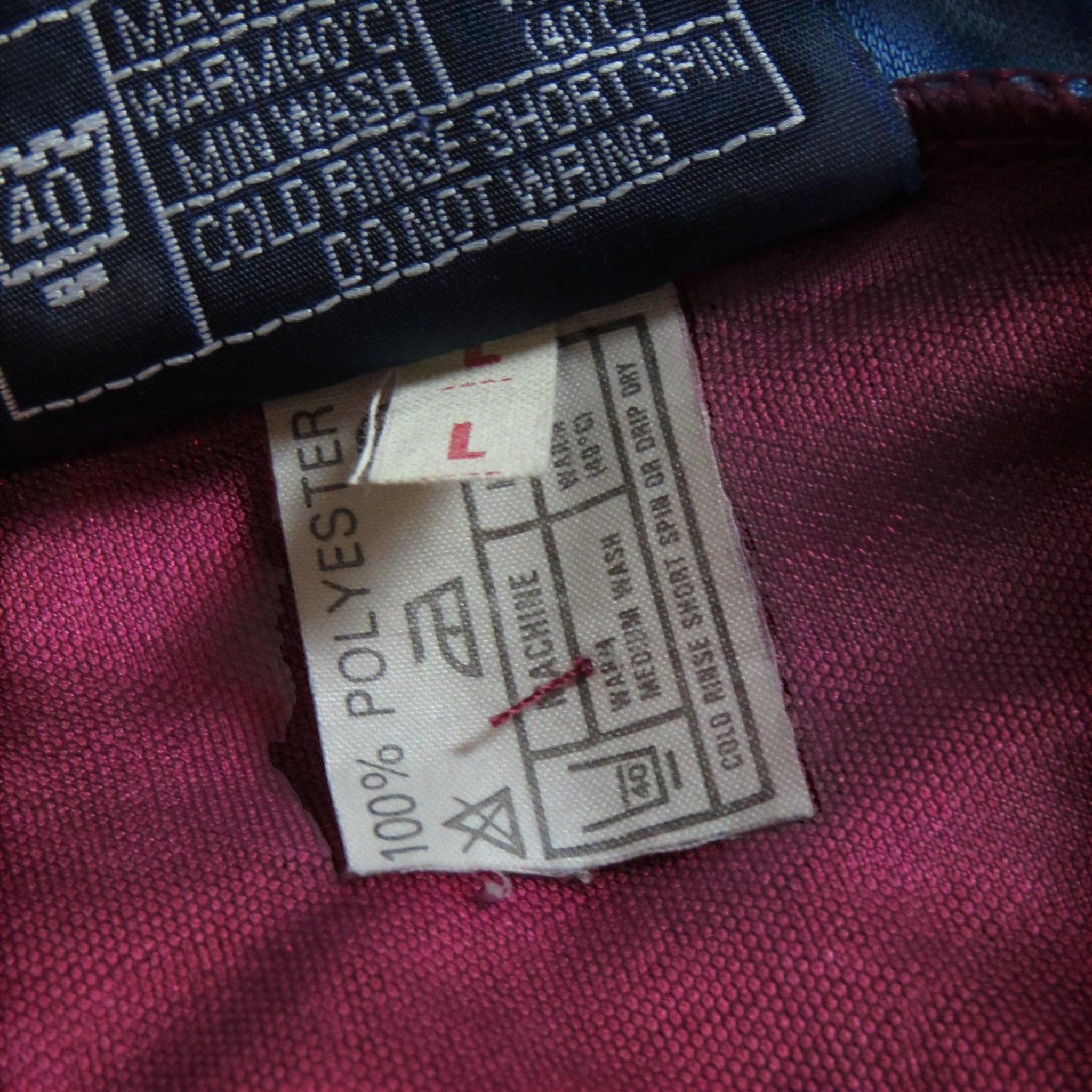 Nostalgic Football Shirts West Ham United 1995-97 voetbalshirt maat L waslabel en 100% polyester materiaal